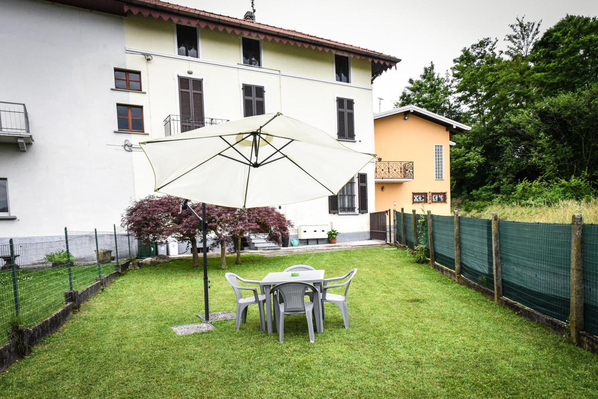 Il Glisentino Apartment Castelletto sopra Ticino Luaran gambar